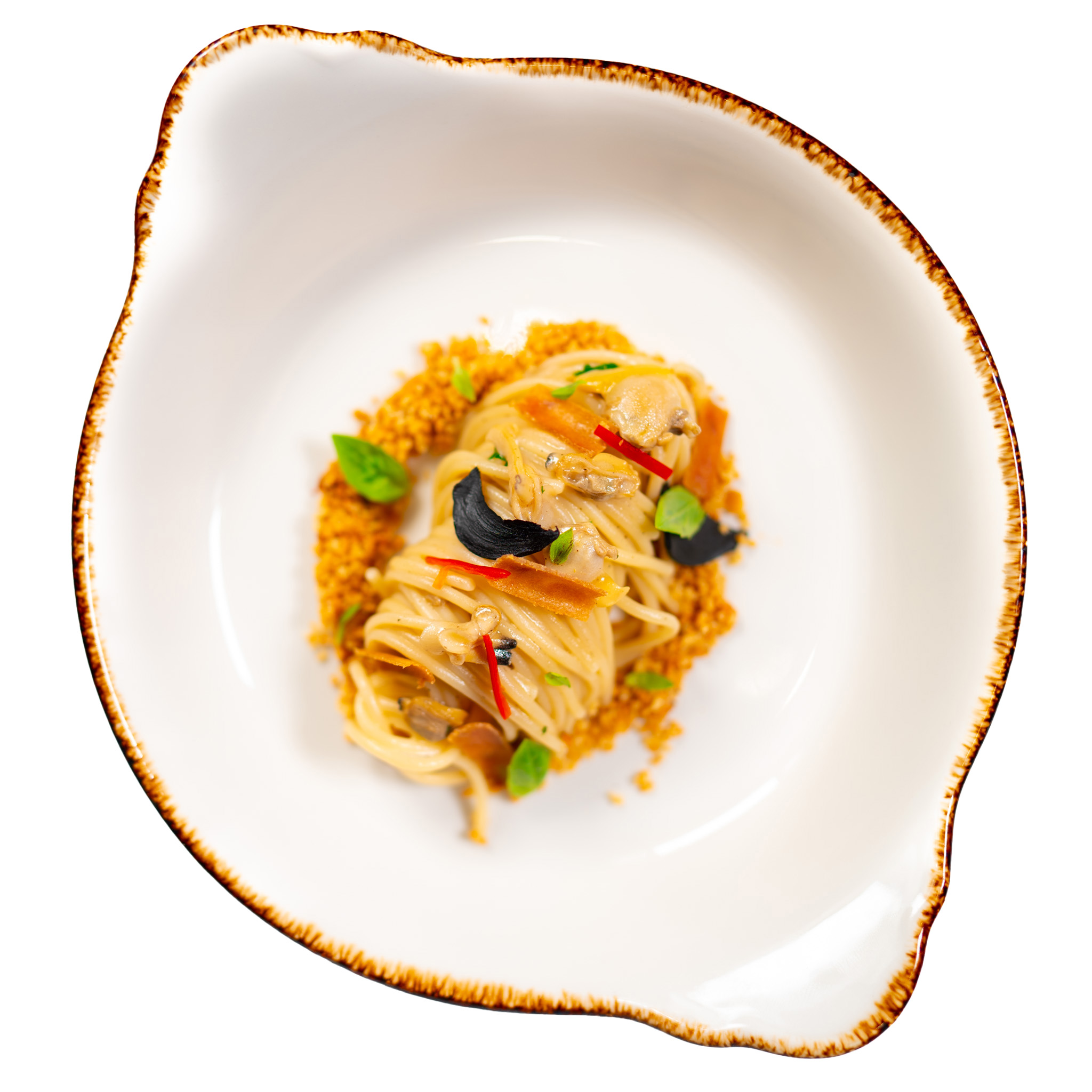 Spaghettini “28 Pastai” alle vongole con colatura di alici di Cetara, bottarga di tonno e “muddica nturrata”