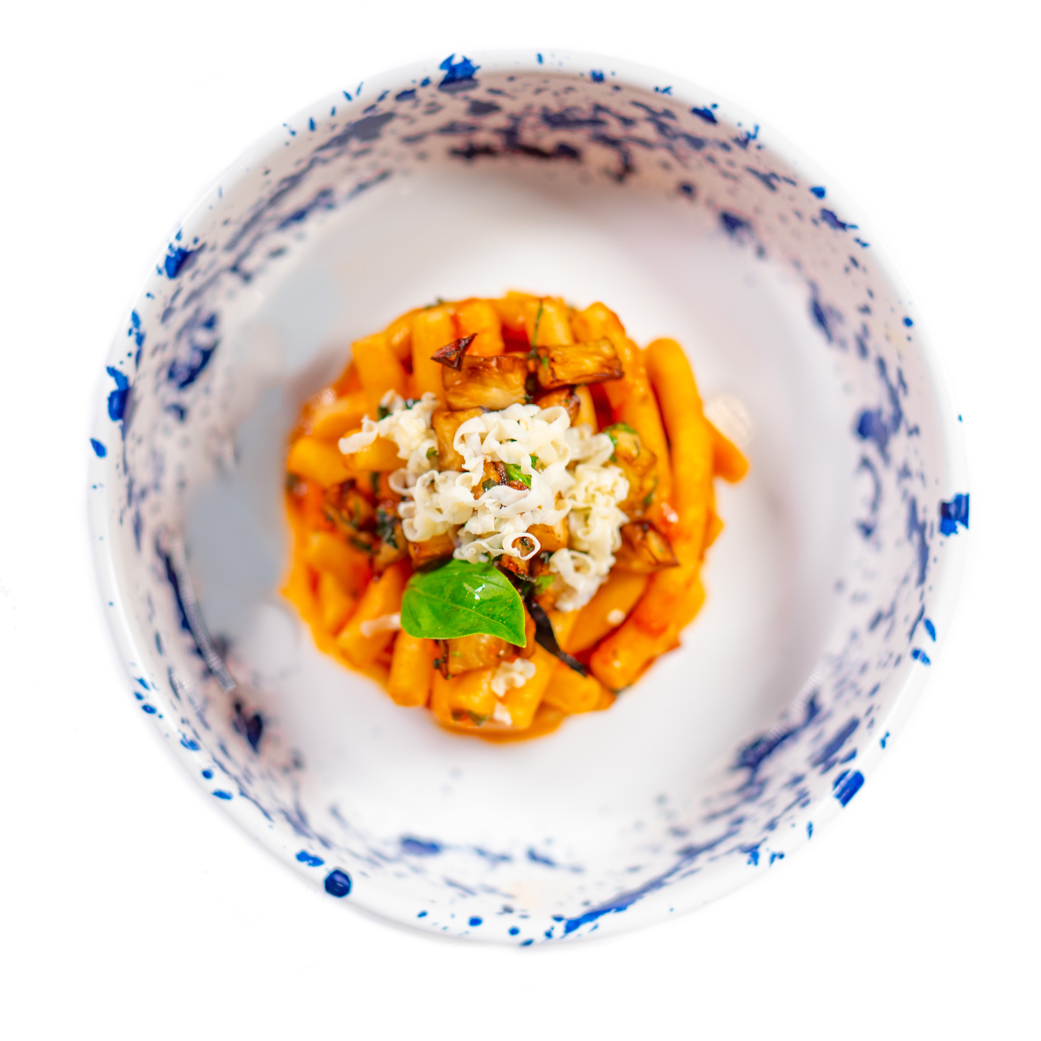 Maccheroncini calabresi con pomodoro, melanzane fritte, basilico e ricotta di Ciminà stagionata home made